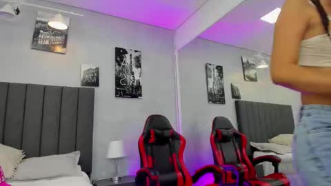 Snapshot of kendra_london chatting on March 8, 1:48 pm Kendra London online show from March 8, 1:48 pm