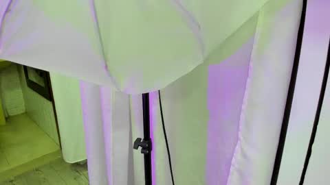 Snapshot of kendra_london chatting on March 9, 11:03 am Kendra London online show from March 9, 11:03 am