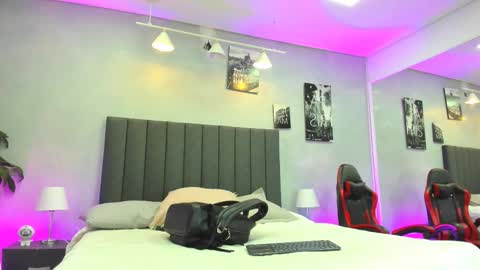 Snapshot of kendra_london chatting on March 13, 11:28 am Kendra London online show from March 13, 11:28 am