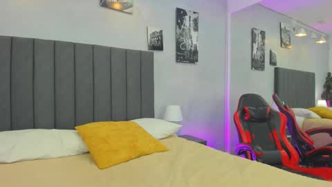 Snapshot of kendra_london chatting on March 17, 11:24 am Kendra London online show from March 17, 11:24 am