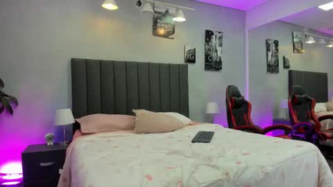 Snapshot of kendra_london chatting on March 21, 11:15 am Kendra London online show from March 21, 11:15 am