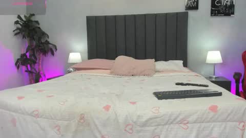 Snapshot of kendra_london chatting on March 25, 11:27 am Kendra London online show from March 25, 11:27 am