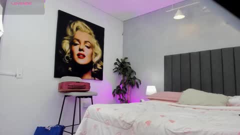 Snapshot of kendra_london chatting on March 26, 11:16 am Kendra London online show from March 26, 11:16 am