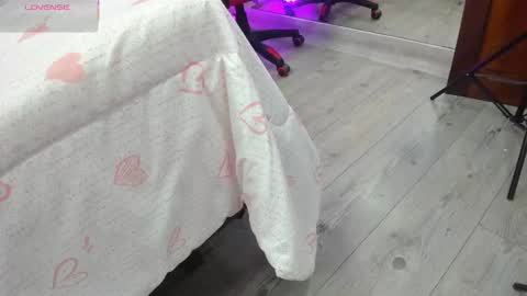 Snapshot of kendra_london chatting on March 27, 11:10 am Kendra London online show from March 27, 11:10 am