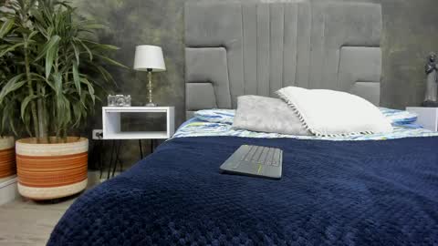 Snapshot of kendra_london chatting on April 4, 7:33 pm Kendra London online show from April 4, 7:33 pm