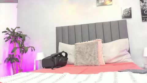 Kendra London online show from May 13, 11:29 am
