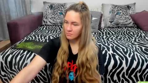 Snapshot of kendra_xx_ chatting on September 24, 3:32 am Kendra online show from September 24, 3:32 am