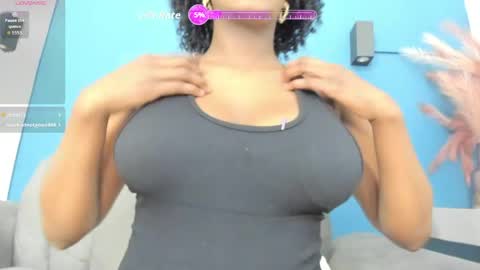 kendrachavez_ online show from April 3, 9:02 pm