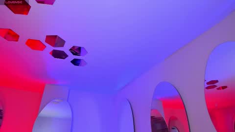  K E N D R A  online show from March 18, 4:26 am