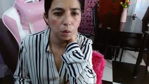 Snapshot of kendy_all4u7 chatting on February 25, 4:44 am kendy_all4u7 online show from February 25, 4:44 am