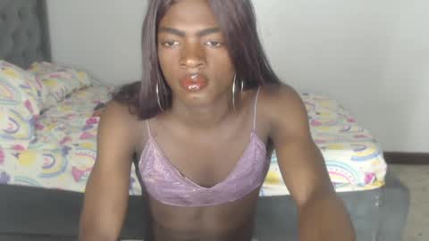Snapshot of kenia_nihiara chatting on July 2, 9:37 am kenia_nihiara online show from July 2, 9:37 am