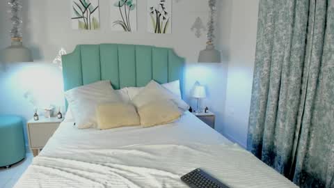 kentha_mitchells online show from February 5, 10:30 am