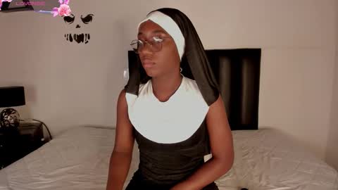 Snapshot of kentha_mitchells chatting on October 31, 10:49 am kentha_mitchells online show from October 31, 10:49 am