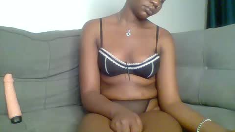 Snapshot of kenyan_lioness chatting on October 15, 12:11 am kinky perv online show from October 15, 12:11 am