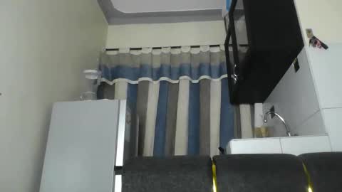 kenyan_pussy online show from September 10, 6:41 pm