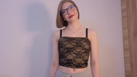 Lisa online show from March 2, 6:15 pm