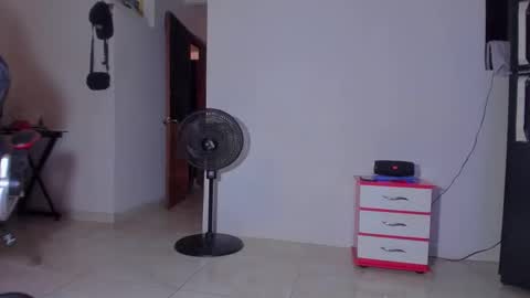 Snapshot of kerlysmith24 chatting on April 27, 5:22 pm Kerlysmith24 online show from April 27, 5:22 pm
