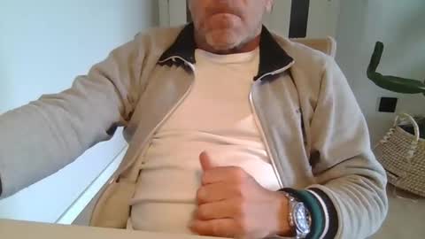 Snapshot of kermitgp3 chatting on April 19, 4:28 pm Anton online show from April 19, 4:28 pm