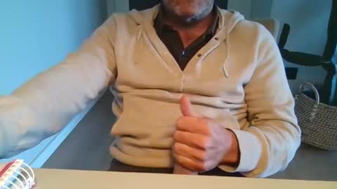 Snapshot of kermitgp3 chatting on May 8, 6:02 pm Anton online show from May 8, 6:02 pm
