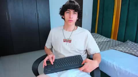 Snapshot of kervs__ chatting on September 11, 5:35 pm Kev online show from September 11, 5:35 pm