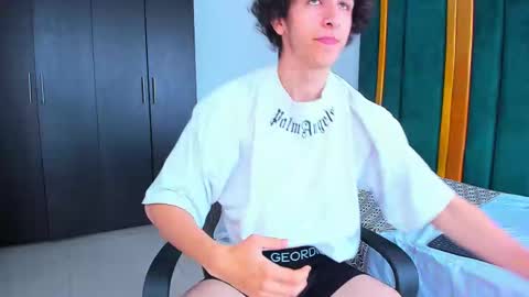 Snapshot of kervs__ chatting on September 15, 4:29 pm Kev online show from September 15, 4:29 pm