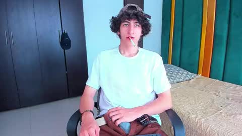Snapshot of kervs__ chatting on September 23, 5:38 pm Kev online show from September 23, 5:38 pm
