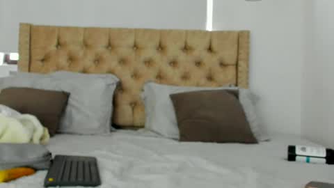 Kery Hillson online show from September 21, 2:40 pm