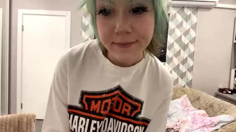 Snapshot of keshakittles chatting on January 14, 7:30 pm Eva online show from January 14, 7:30 pm