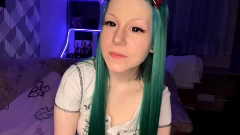 Snapshot of keshakittles chatting on January 18, 6:01 pm Eva online show from January 18, 6:01 pm