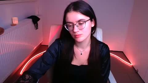 Snapshot of ketrin_pirsss chatting on December 12, 2:04 am Ketrin online show from December 12, 2:04 am
