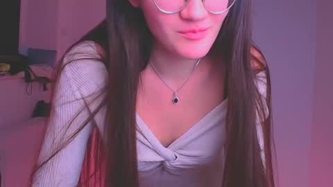 Snapshot of ketrin_pirsss chatting on December 19, 4:34 am Ketrin online show from December 19, 4:34 am