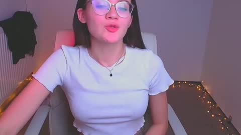 Snapshot of ketrin_pirsss chatting on December 20, 4:42 am Ketrin online show from December 20, 4:42 am