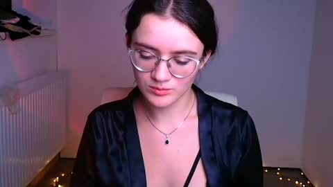 Snapshot of ketrin_pirsss chatting on December 22, 1:01 am Ketrin online show from December 22, 1:01 am