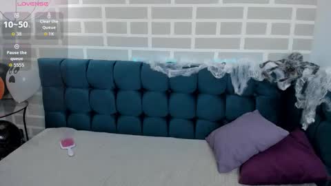 Snapshot of ketrinwhite chatting on October 23, 2:00 am KatrinaKetrin online show from October 23, 2:00 am