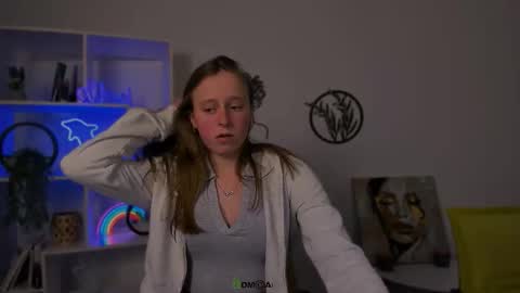 keuli_li online show from January 17, 7:28 pm