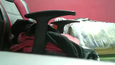 Snapshot of kev19922 chatting on February 21, 8:49 pm kev19922 online show from February 21, 8:49 pm