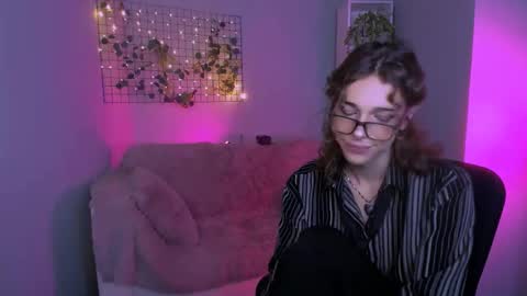 kevi here online show from September 14, 7:57 pm
