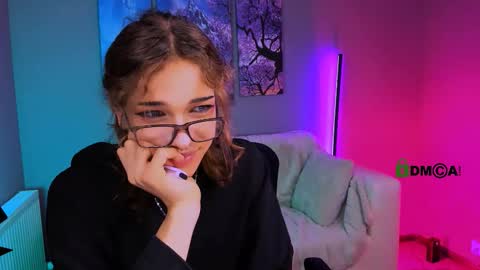 kevi here online show from September 19, 7:36 pm