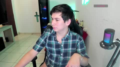 Snapshot of kevin873s chatting on December 2, 11:51 pm Kevin online show from December 2, 11:51 pm