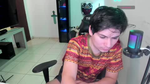 Snapshot of kevin873s chatting on December 10, 11:40 pm Kevin online show from December 10, 11:40 pm