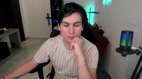 Snapshot of kevin873s chatting on December 14, 12:22 am Kevin online show from December 14, 12:22 am