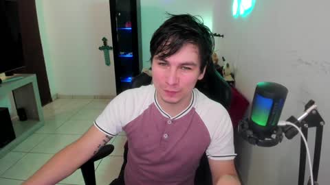 Snapshot of kevin873s chatting on December 18, 12:10 am Kevin online show from December 18, 12:10 am