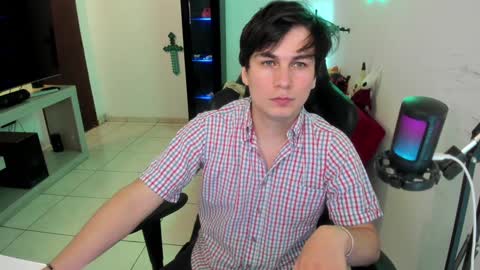 Snapshot of kevin873s chatting on December 18, 11:51 pm Kevin online show from December 18, 11:51 pm