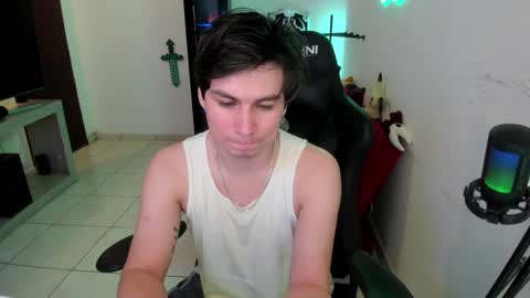 Snapshot of kevin873s chatting on December 20, 11:58 pm Kevin online show from December 20, 11:58 pm