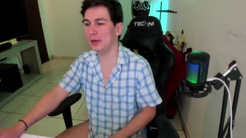 Snapshot of kevin873s chatting on December 30, 11:38 pm Kevin online show from December 30, 11:38 pm