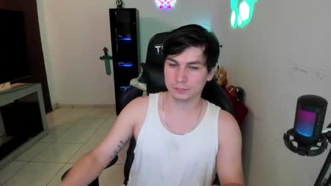 Snapshot of kevin873s chatting on February 11, 11:54 pm Kevin online show from February 11, 11:54 pm