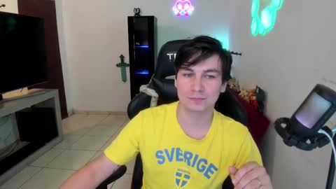 Snapshot of kevin873s chatting on February 22, 11:46 pm Kevin online show from February 22, 11:46 pm