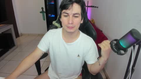 Snapshot of kevin873s chatting on October 3, 11:13 pm Kevin online show from October 3, 11:13 pm