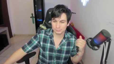 Snapshot of kevin873s chatting on October 4, 11:25 pm Kevin online show from October 4, 11:25 pm