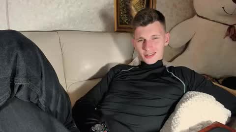 Snapshot of kevin_hornyyy chatting on September 30, 1:05 pm kevin online show from September 30, 1:05 pm